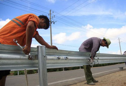 高速公路波形護欄